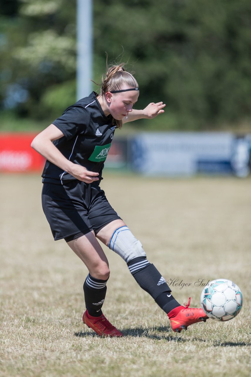 Bild 222 - wBJ TuRa Meldorf/Buesum - JFV Luebeck : Ergebnis: 1:0